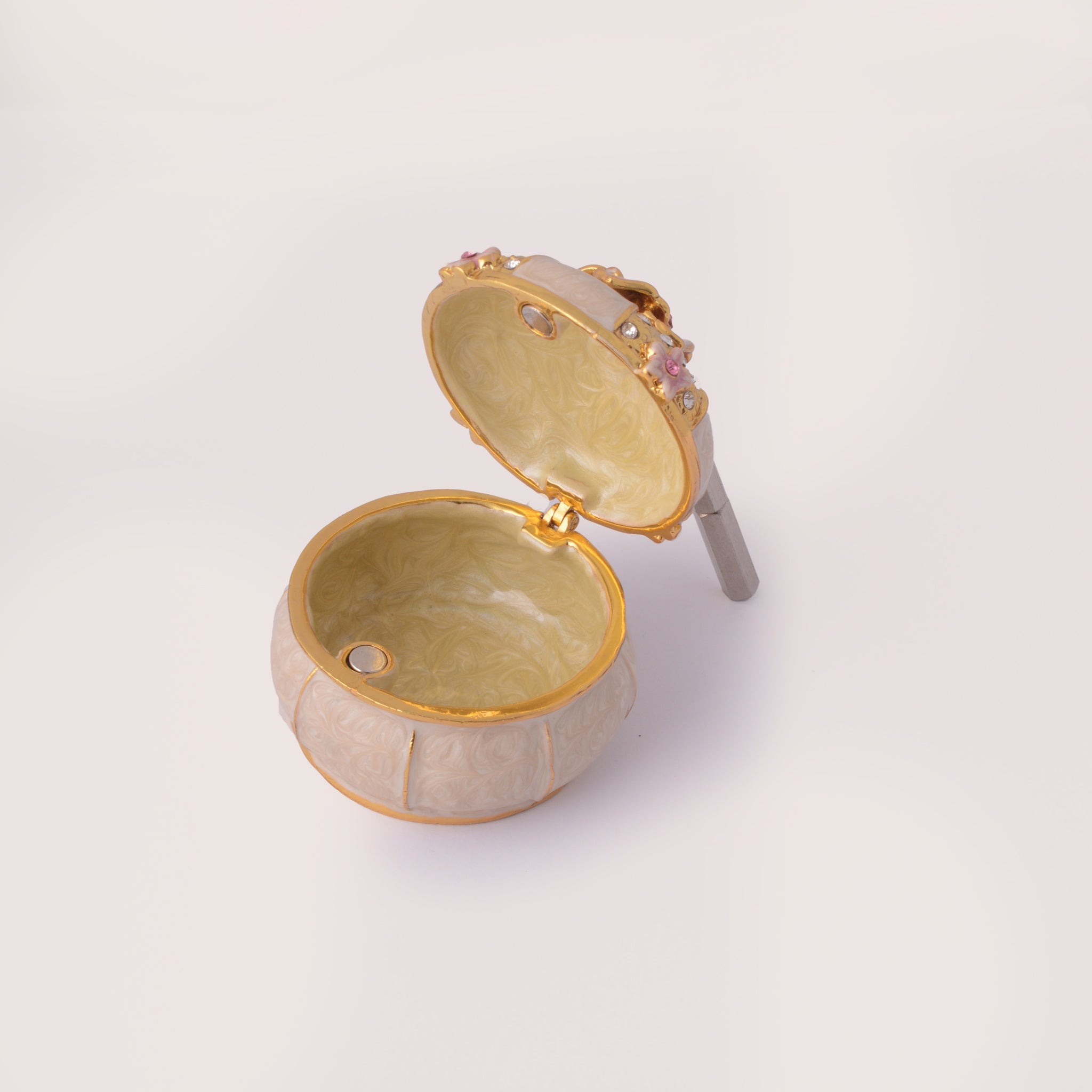 Coster Diamonds - Beige Flower Box