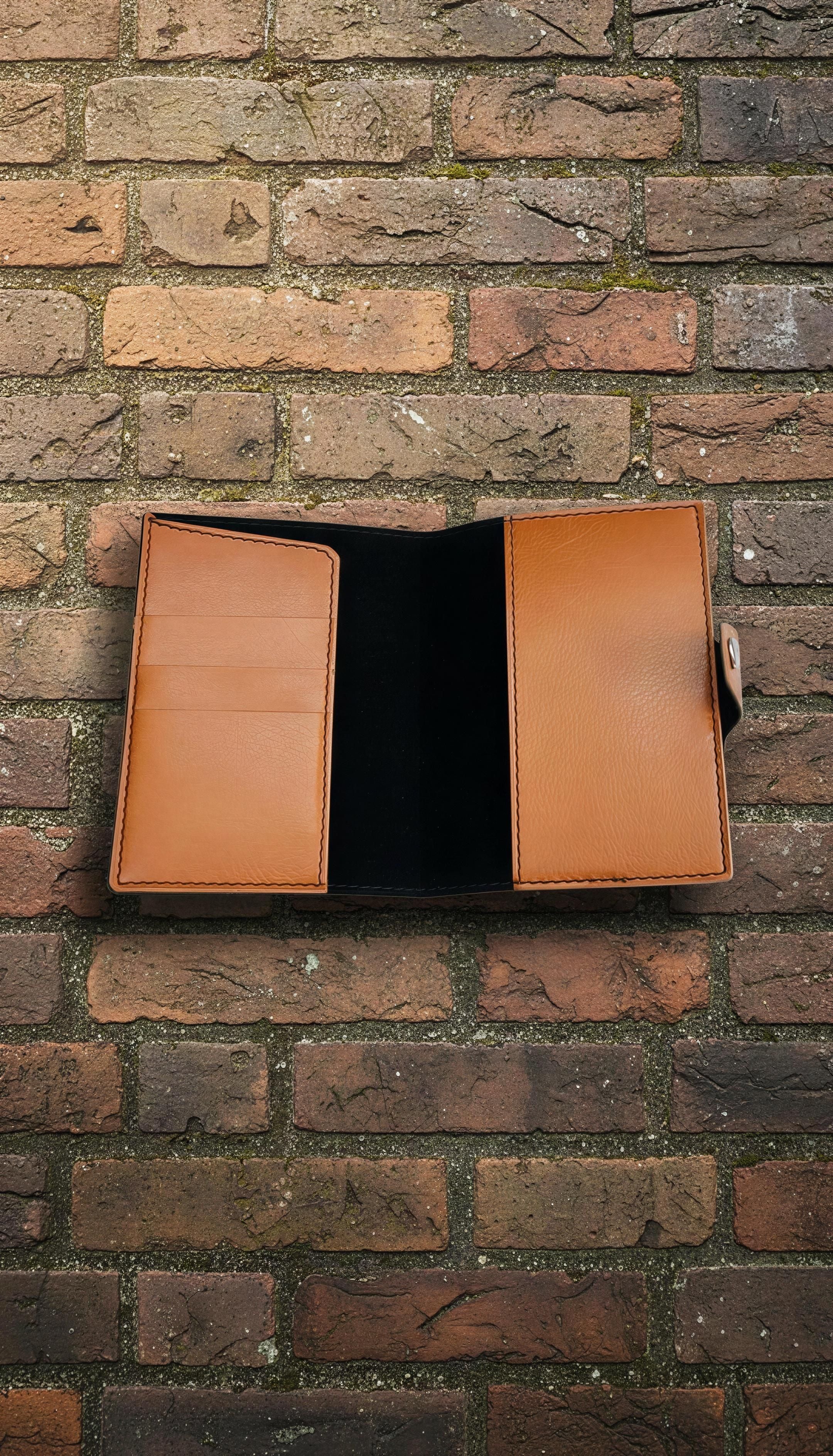 Vegan Leather Passport Holder - Amsterdam